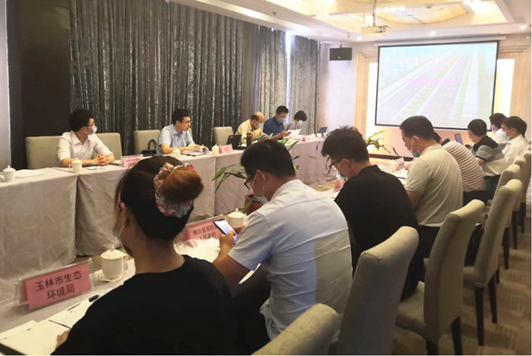 自治区工程征询中心组织召开《G241博白松旺至龙潭产业园改扩建工程（白平产业园段）可行性钻研汇报》评估会议